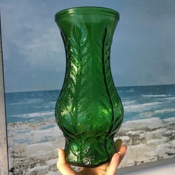 Vtg. FTD 1970s Leaf Pattern Green 10” Glass Vase - Picture 3 of 7